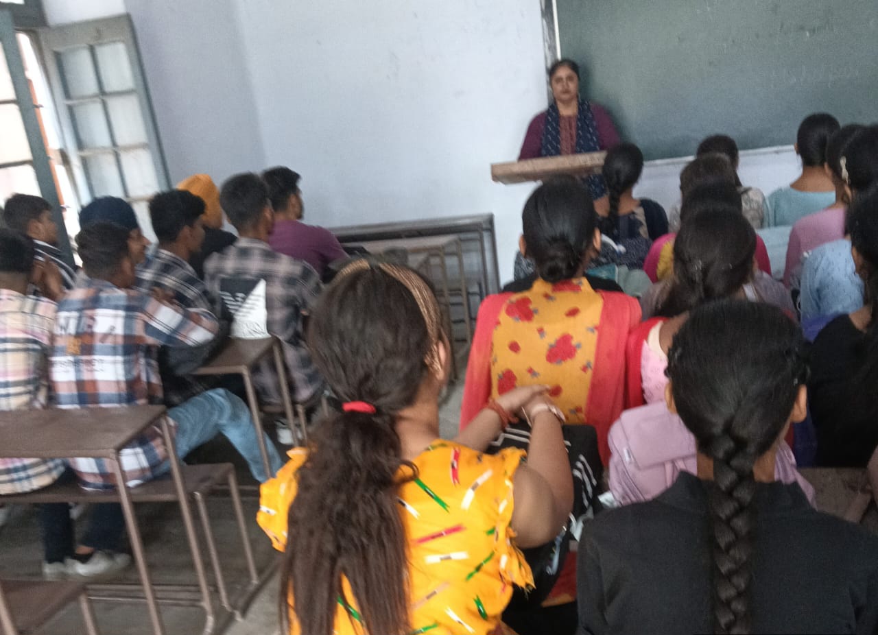 साइबर अपराध जागरूकता कार्यक्रम के संबंध में विद्यार्थियों को व्याख्यान दिया